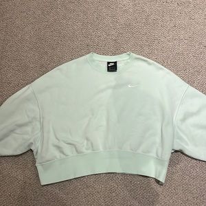 nike crew neck women’s
